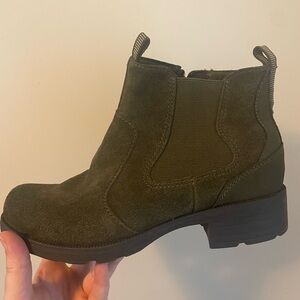 Earth Origins Roxana women’s bootie, like new, size 8